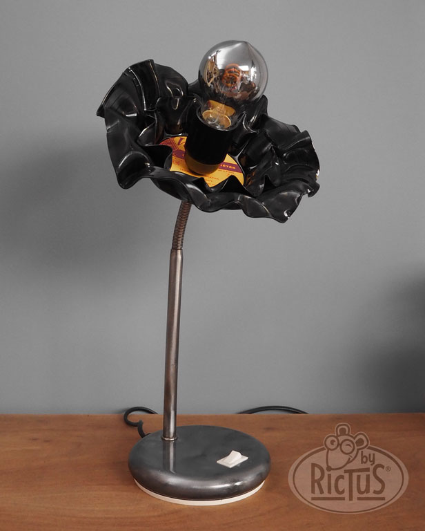 Objet insolite luminaire avec des vinyles
