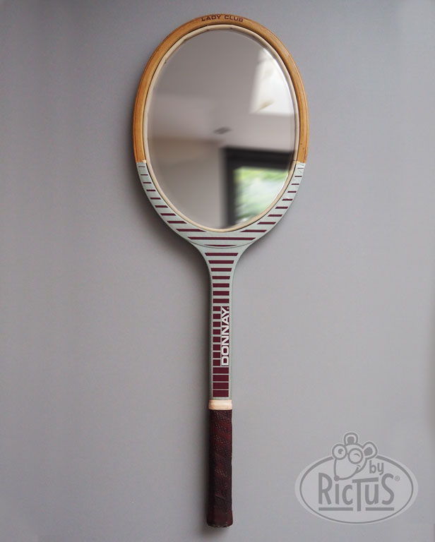 Raquette de tennis Lady Club détournée en un miroir
