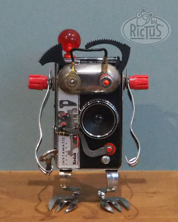Robot rouge Kodak insolite