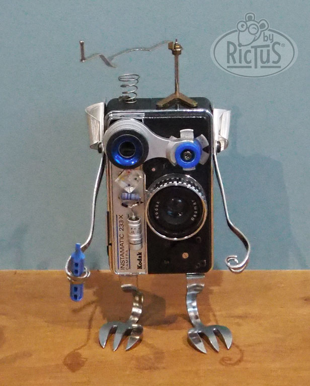 Robot Kodak blue objet insolite