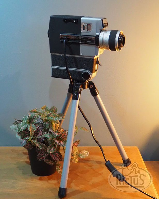 Lampe caméra sur trépied
