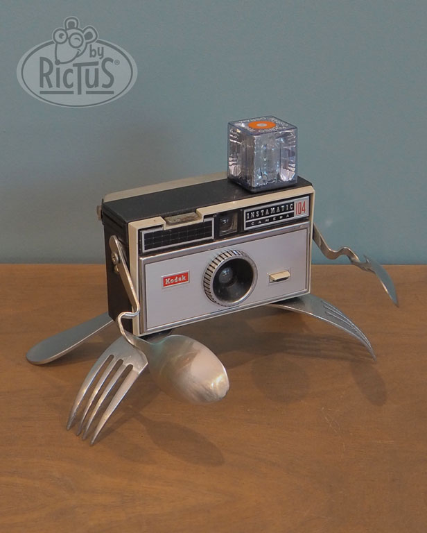 Robot Récup'Art avec appareil photo kodak