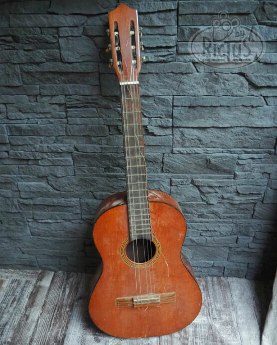 Guitare à recyclée