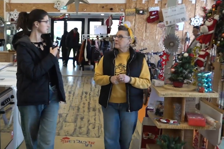 Recyclerie Coeur Vendée. Reportage avec la créatrice de By Rictus. Comment créer des décos de fêtes 100% récup ?